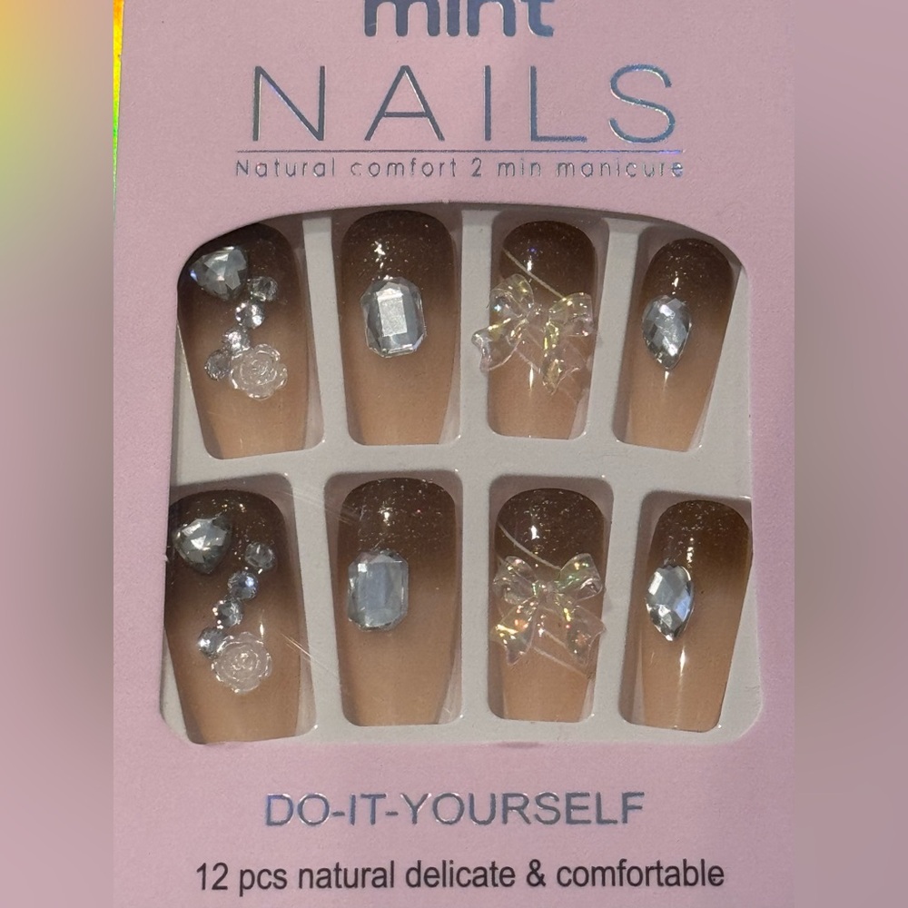 MINT Press On Nails